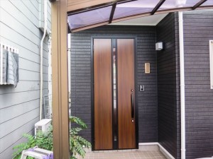 デザイン性の高い断熱玄関ドアに