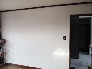 クロスを張替えて模様替え。張り替えることで雰囲気がガラリと変わります。