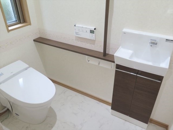 トイレは全く離れた場所へ移動したプランとなりましたので空間を造り直すリフォームとなっています。