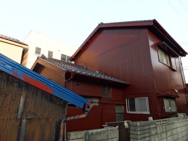 外壁・屋根共に同色で塗り替え、統一感ある外観になりました！