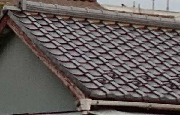 雨漏りなどに備え、瓦棟の修繕、アンテナの交換を行いました