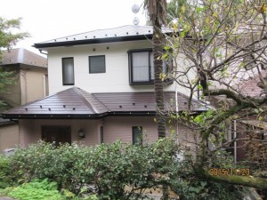 輝くブラウンの屋根でクールな仕上がりになりました。